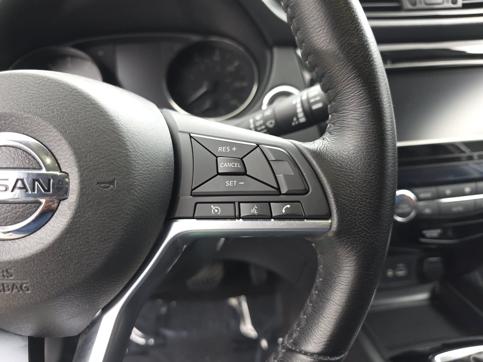 Used 2018 Nissan Rogue SV FWD image 15
