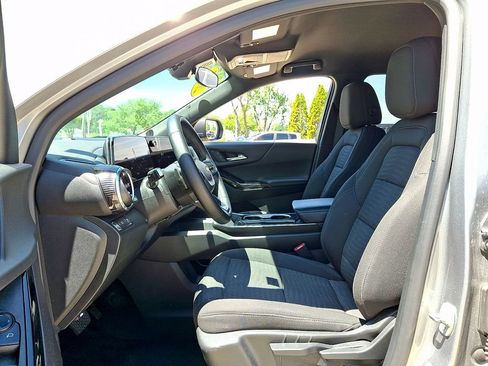 Used 2025 Chevrolet Equinox LT FWD image 13
