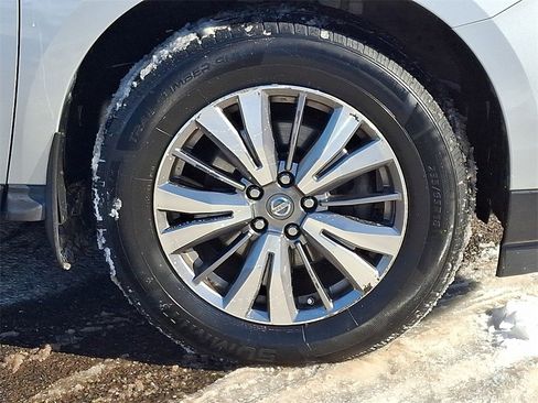 Used 2018 Nissan Pathfinder SV w/ Cargo Package image 8