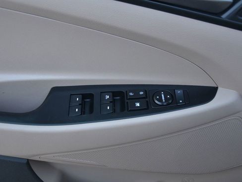 Used 2016 Hyundai Tucson Sport image 20