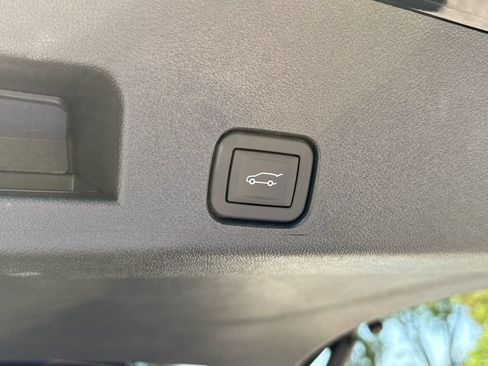 Used 2026 Chevrolet Traverse LT w/ Driver Confidence Package AWD/4WD image 38