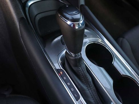 Used 2017 Chevrolet Malibu Hybrid image 15