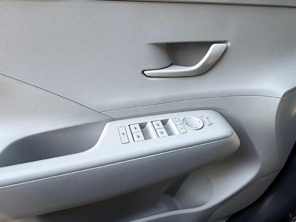 Used 2025 Hyundai Kona SEL FWD image 11