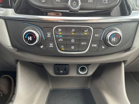 Used 2018 Chevrolet Traverse LT w/ LPO, 'HIT The Road' Package image 32