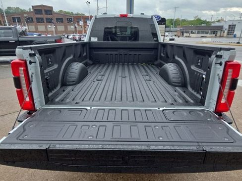 New 2026 Ford F250 Lariat w/ Black Appearance Package AWD/4WD image 10