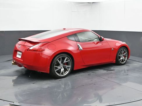 Used 2016 Nissan 370Z Coupe RWD image 3