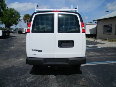 Used 2015 Chevrolet Express 2500 RWD image 3