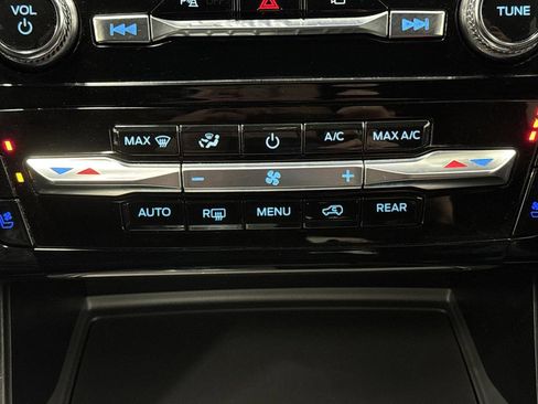 Used 2023 Ford Explorer Limited image 21