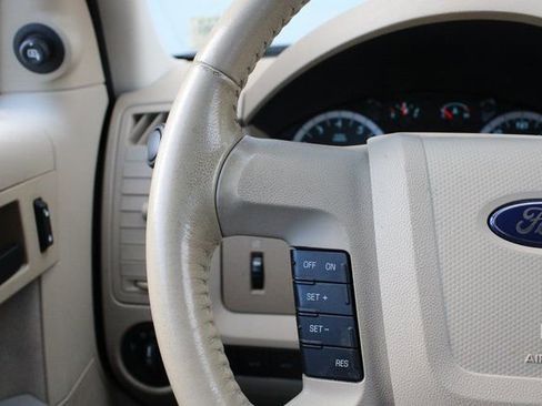 Used 2010 Ford Escape XLT image 10