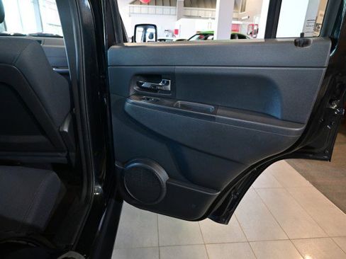 Used 2012 Jeep Liberty Sport AWD/4WD image 24