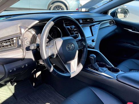 Used 2019 Toyota Camry L image 9