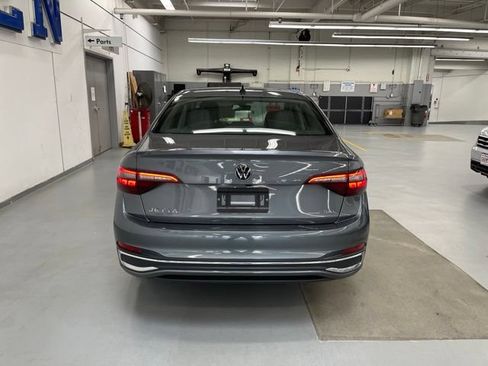 Used 2023 Volkswagen Jetta SEL FWD image 3