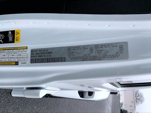 Certified 2023 Jeep Gladiator Willys image 27