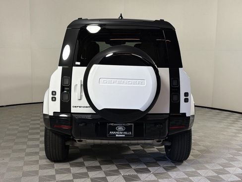 New 2026 Land Rover Defender 110 X-Dynamic SE image 4