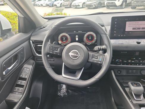 Used 2024 Nissan Rogue SL w/ SL Premium Package AWD/4WD image 17