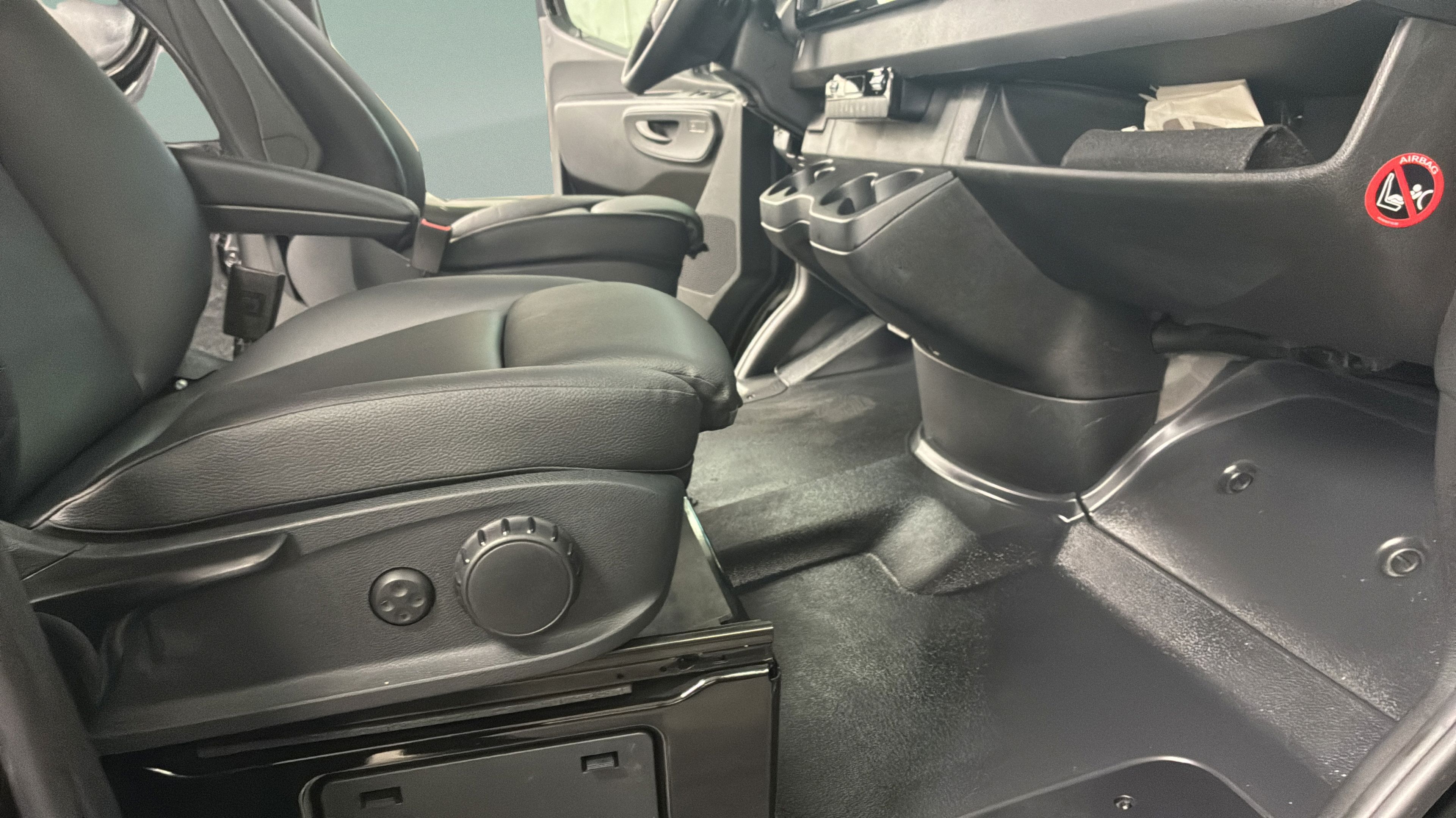 Used 2025 Mercedes-Benz Sprinter 2500 image 27
