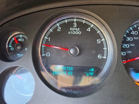 Used 2012 Chevrolet Avalanche LTZ RWD image 46