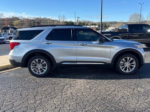 Used 2023 Ford Explorer XLT w/ Equipment Group 202A image 7
