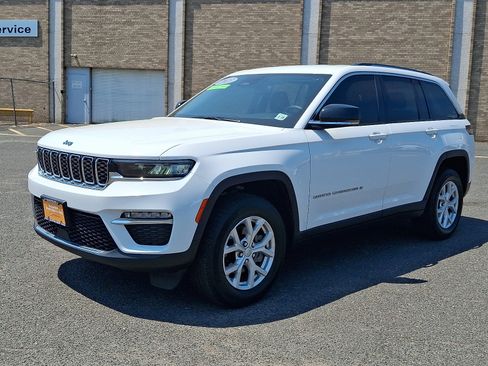Used 2023 Jeep Grand Cherokee Limited AWD/4WD image 3