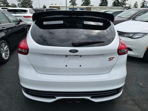 Used 2017 Ford Focus ST FWD image 3