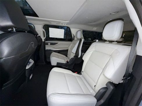 New 2025 Lincoln Navigator L Reserve image 23