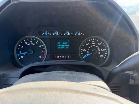 Used 2015 Ford F150 XLT image 12