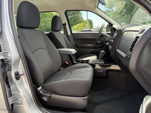 Used 2010 MAZDA Tribute i Sport image 14