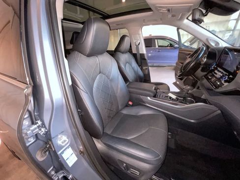 Used 2021 Toyota Highlander Platinum AWD/4WD image 26