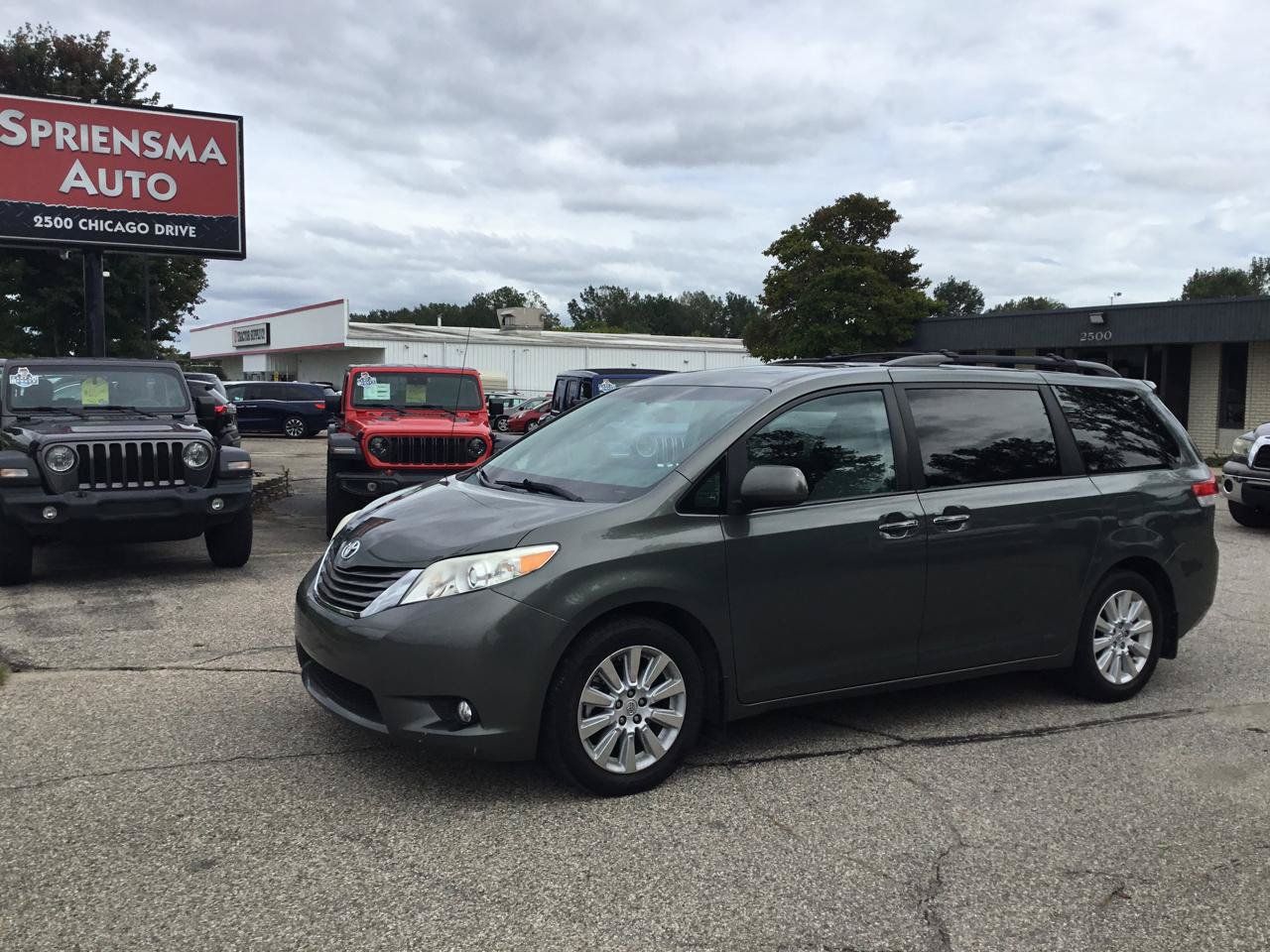 Used 2013 Toyota Sienna XLE w/ Entertainment Pkg AWD/4WD image 12