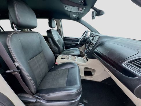 Used 2019 Dodge Grand Caravan SXT FWD image 20