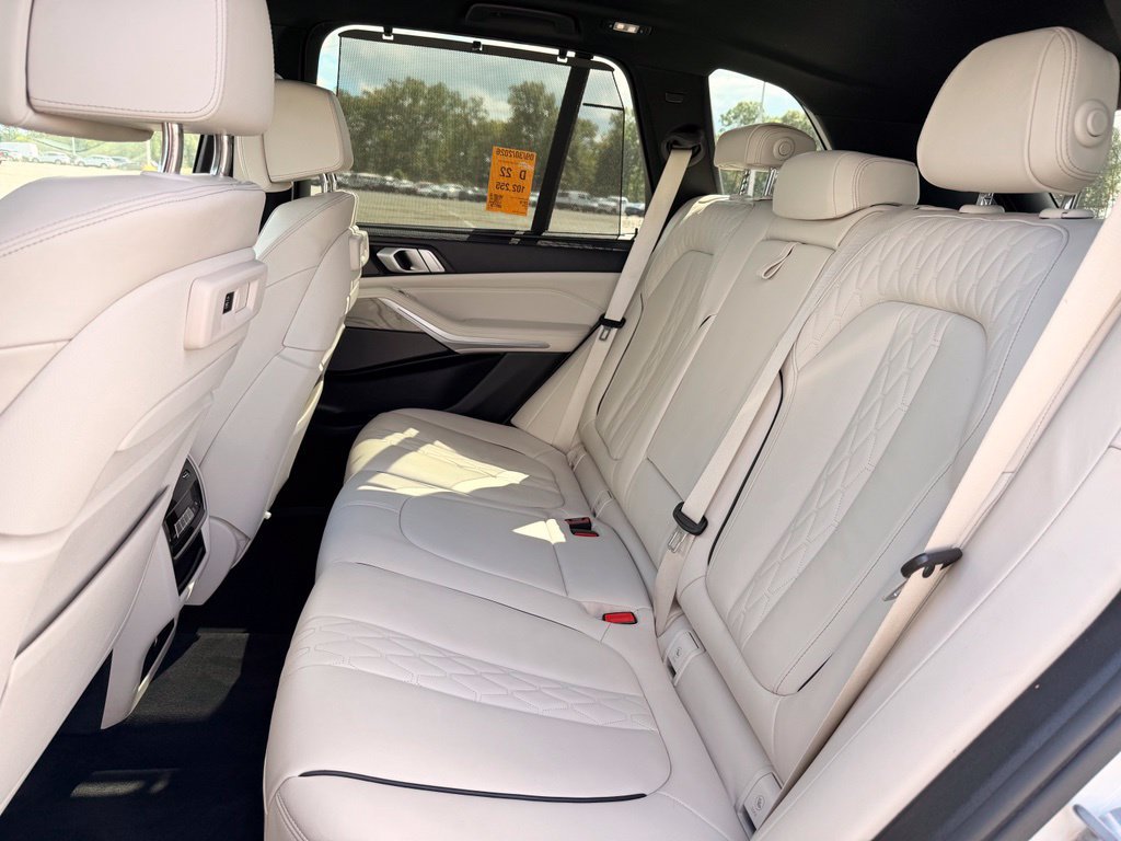 Used 2019 BMW X5 xDrive40i w/ Executive Package AWD/4WD image 16