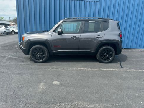 Used 2018 Jeep Renegade Trailhawk AWD/4WD image 15