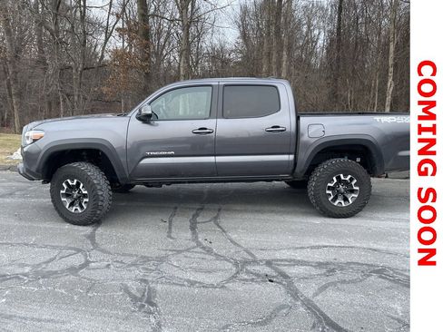 Used 2021 Toyota Tacoma TRD Off-Road image 4