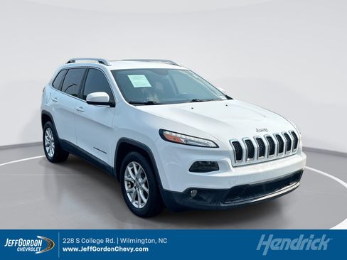 Used 2015 Jeep Cherokee Latitude FWD image 1