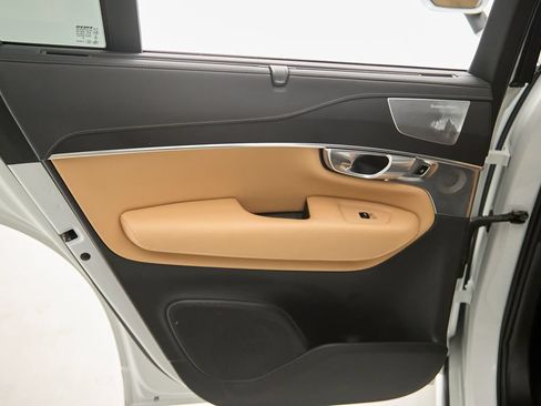 Certified 2023 Volvo XC90 T8 Ultimate w/ Lounge Package AWD/4WD image 19