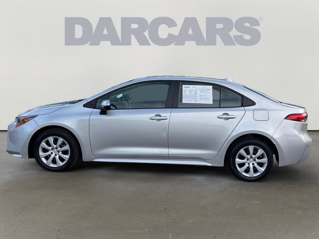 Used 2024 Toyota Corolla LE FWD image 4