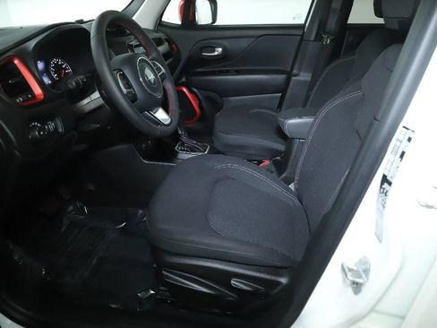 Used 2023 Jeep Renegade Latitude w/ Sun/Sound Group AWD/4WD image 19
