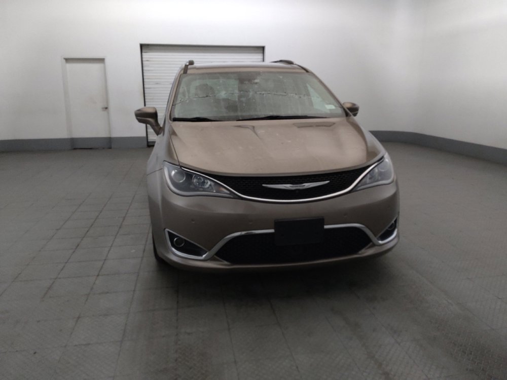 Used 2017 Chrysler Pacifica Touring-L Plus w/ Advanced Safetytec Group FWD image 14