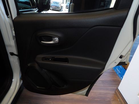 Used 2023 Jeep Renegade Trailhawk AWD/4WD image 15
