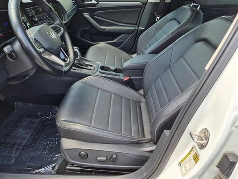 Used 2023 Volkswagen Jetta SE w/ Panoramic Sunroof Package FWD image 15