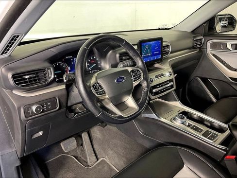 Used 2022 Ford Explorer XLT w/ Equipment Group 202A RWD image 17
