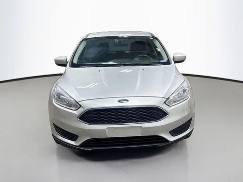 Used 2018 Ford Focus SE FWD image 2