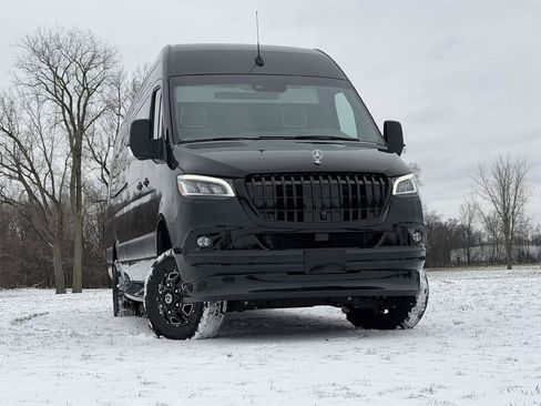 Used 2024 Mercedes-Benz Sprinter 3500 image 30