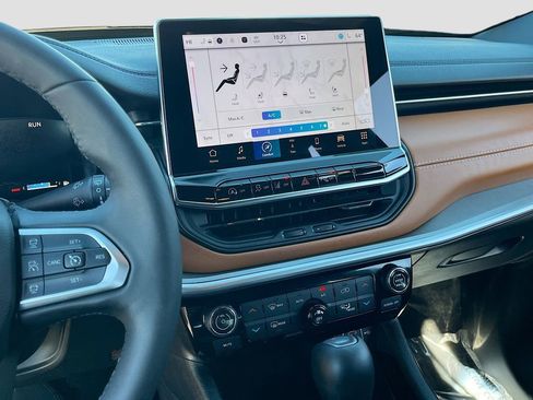 Certified 2025 Jeep Compass Limited w/ Elite Group image 16