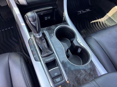 Used 2018 Acura TLX FWD image 32