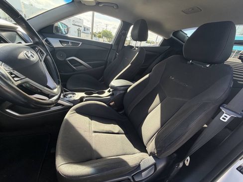 Used 2017 Hyundai Veloster FWD image 13