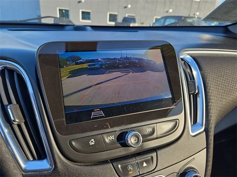 Used 2020 Chevrolet Malibu LT image 24