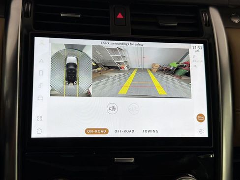 Certified 2023 Land Rover Discovery Metropolitan Edition image 27