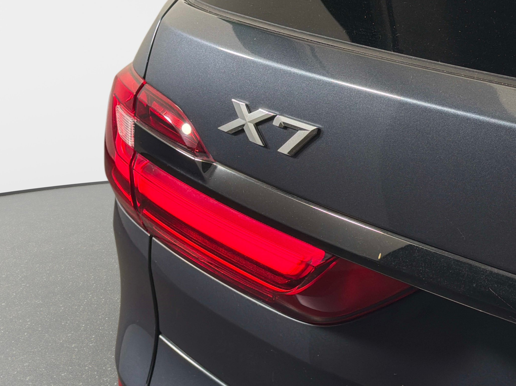 Used 2021 BMW X7 xDrive40i w/ M Sport Package AWD/4WD image 9