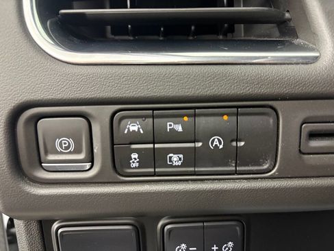 Used 2023 Chevrolet Suburban RST w/ Luxury Package RWD image 18